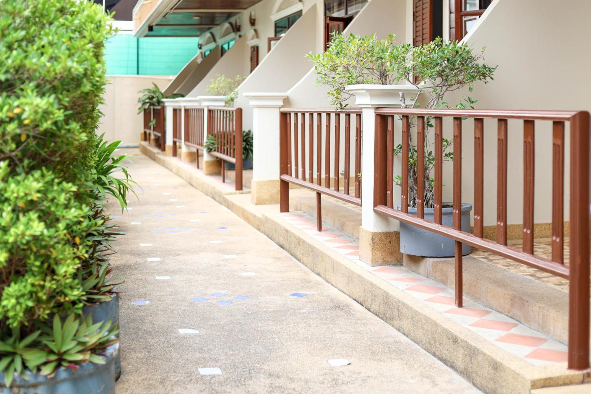 Tony Khu nghỉ mát